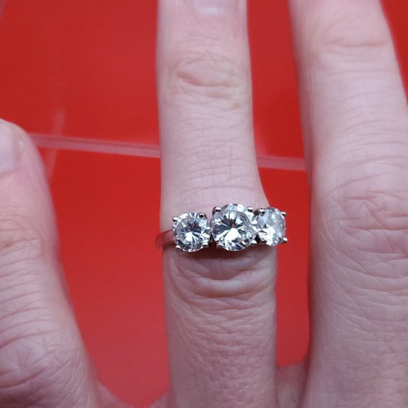 Size 6 925 Sterling Silver Cute Triple Cubic Zirconia Ring - Picture 4 of 8